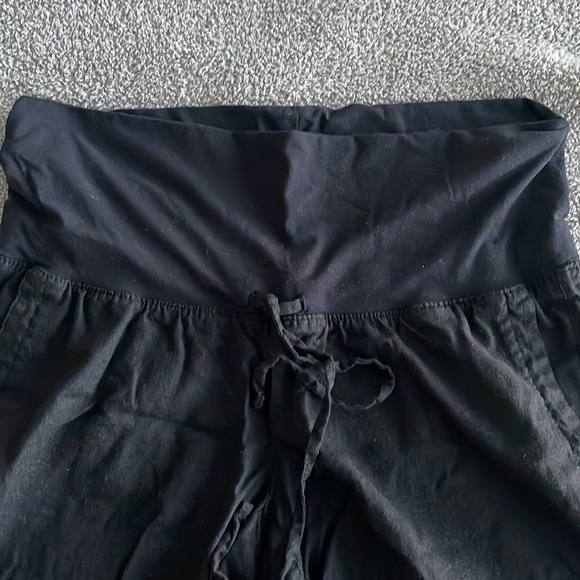 Old Navy Maternity Black Linen Shorts size Large - Picture 3 of 4